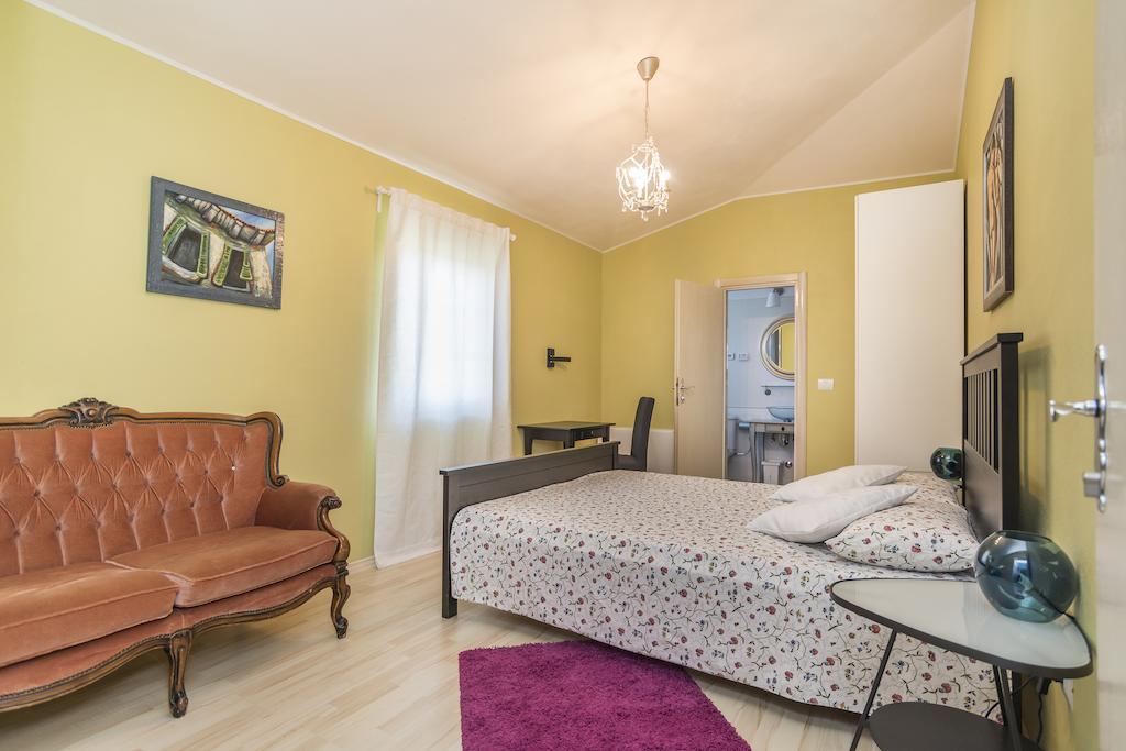 Apartments & Rooms Buoni Amici Murine Pokoj fotografie