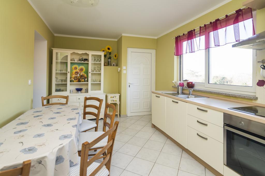 Apartments & Rooms Buoni Amici Murine Pokoj fotografie