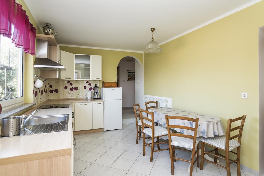 Apartments & Rooms Buoni Amici Murine Pokoj fotografie